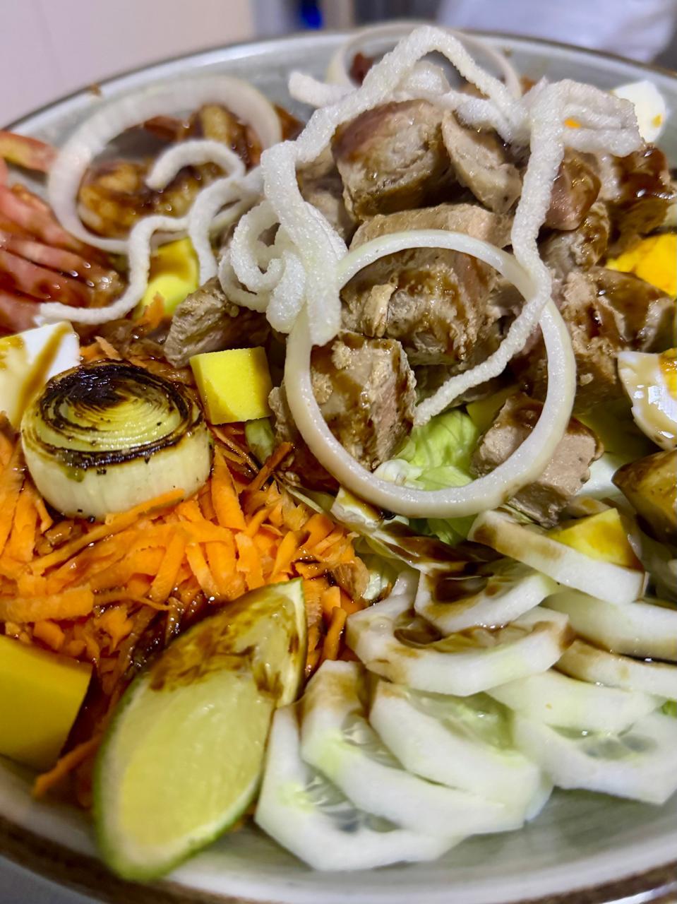 Ensalada de pollo con vegetales