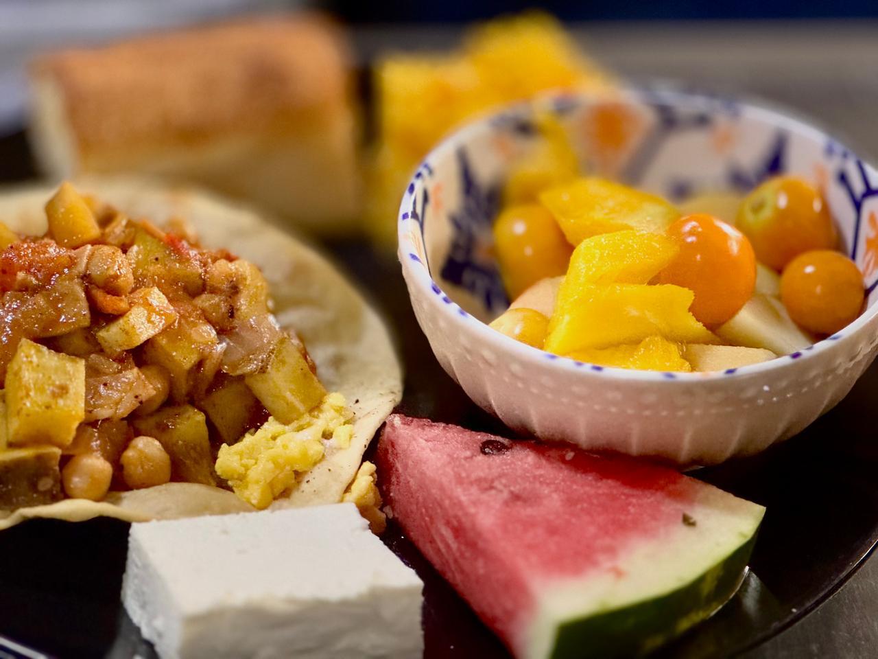 Tacos con frutas tropicales