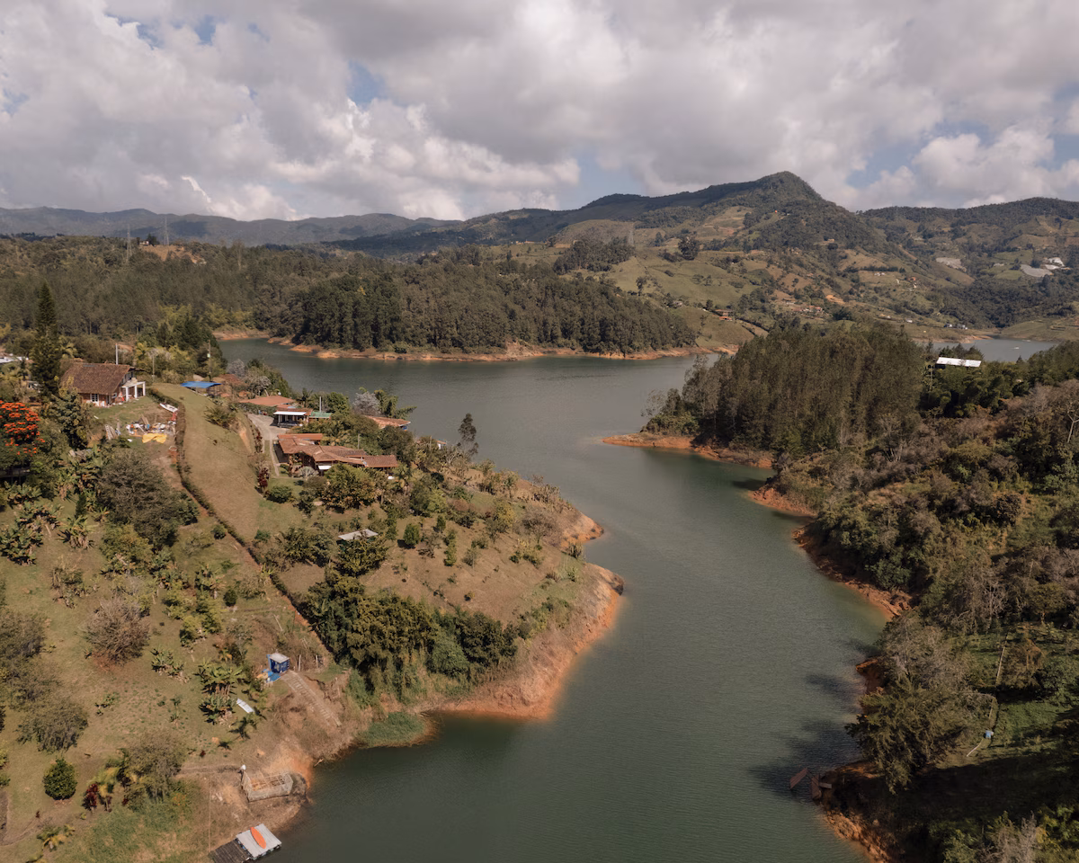Villa Agung para hasta 9 huéspedes, ideal para celebraciones en Guatapé
