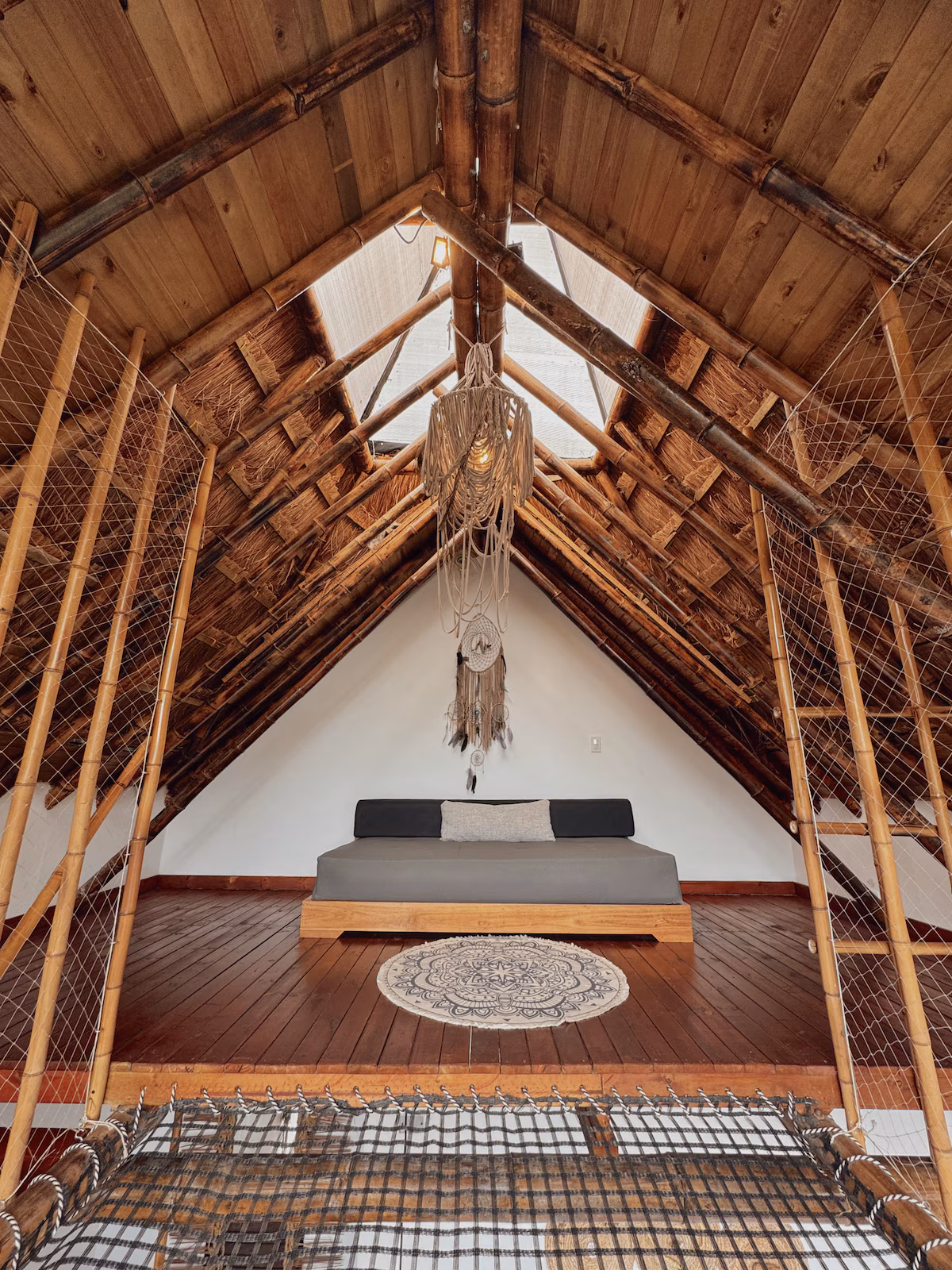 Habitación luminosa de la Villa Made, alojamiento para descansar en Guatapé