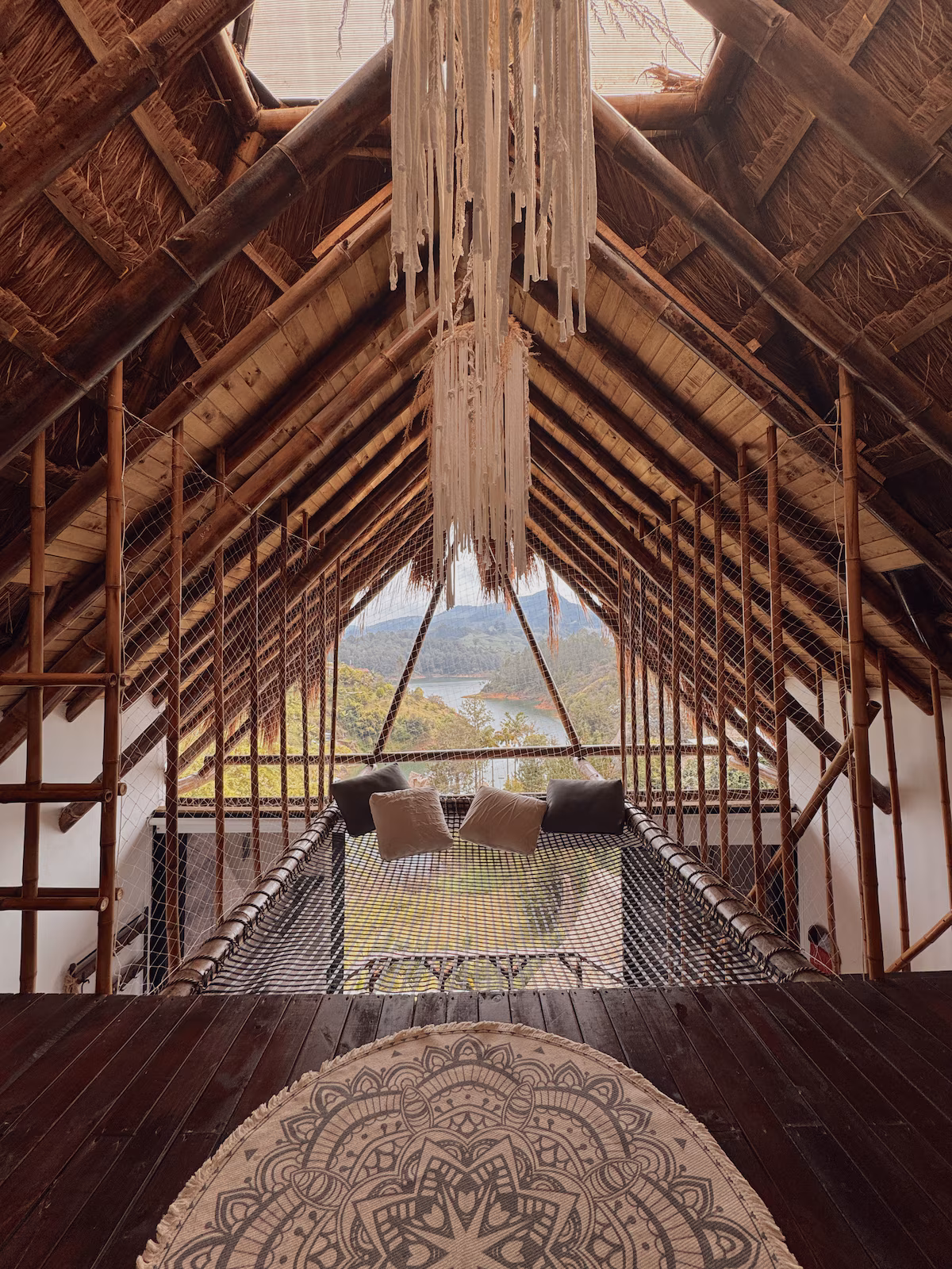 Habitación tranquila de la Villa Sari, hotel IBUKU Guatapé