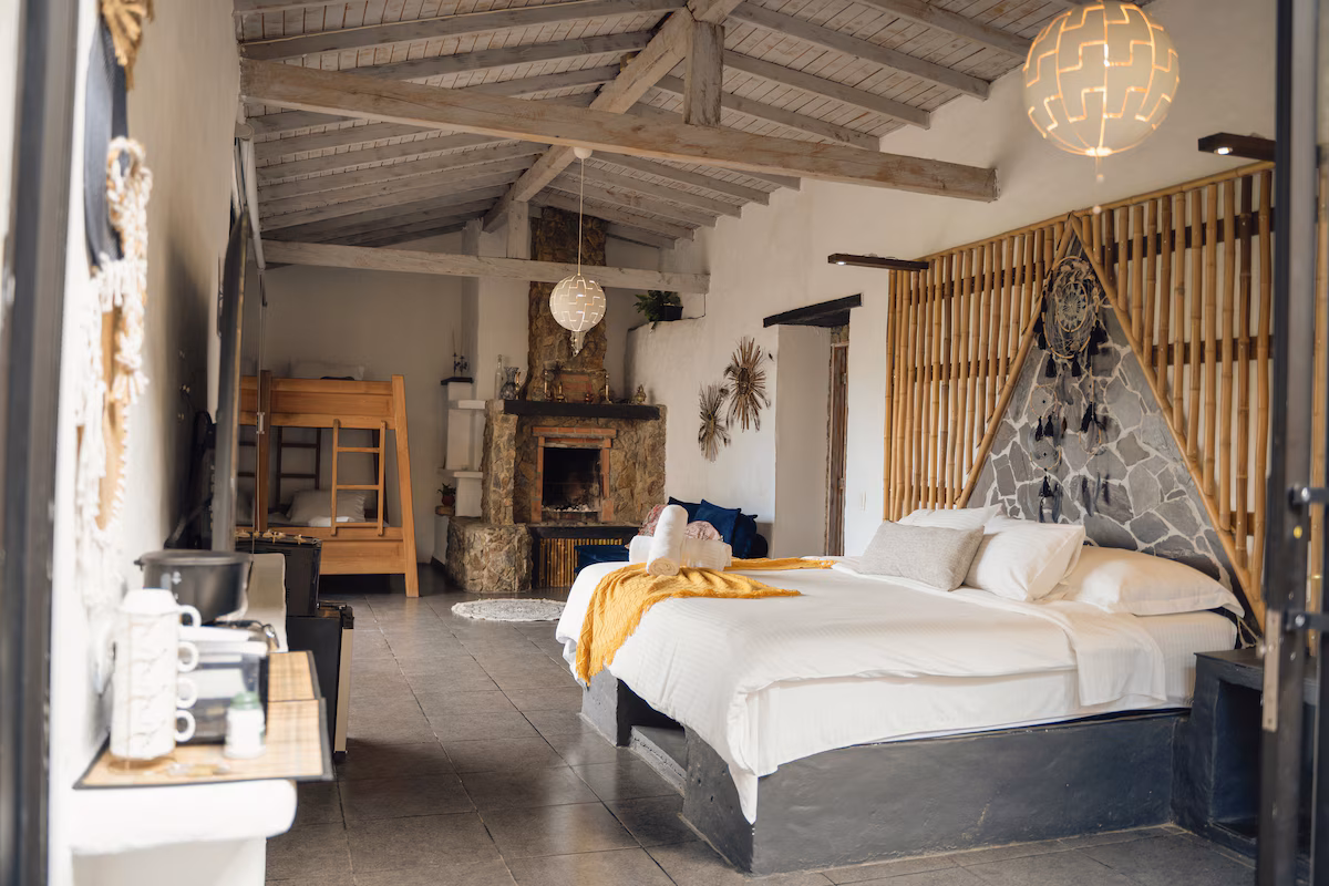 Chimenea privada de la Villa Wayan, la única villa con chimenea en Guatapé